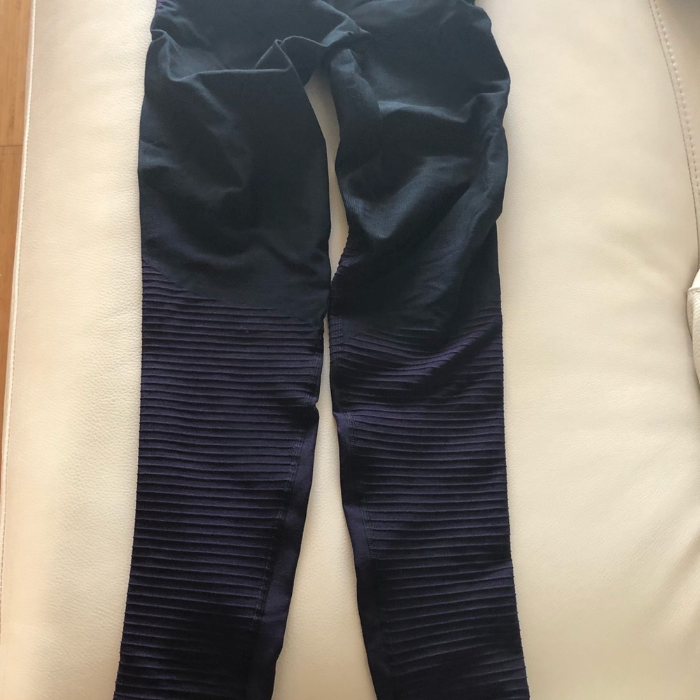 New Nike Zoned Sculpt Tight fit pants, size m